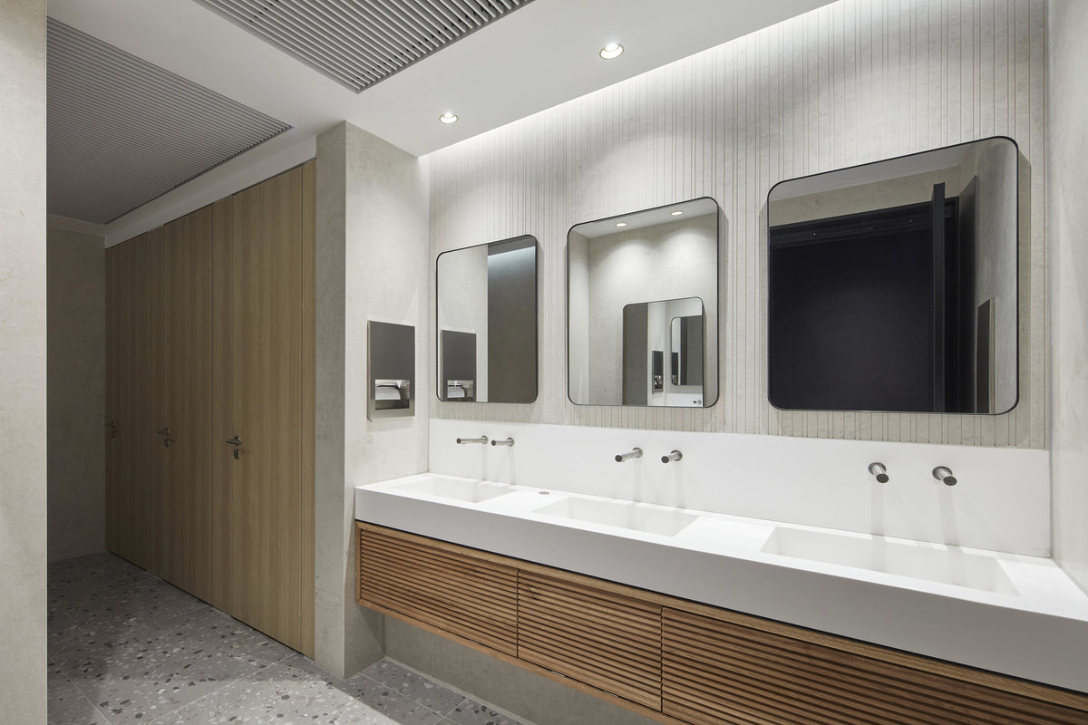 Lunar Dekton 8mm in a bathroom setting