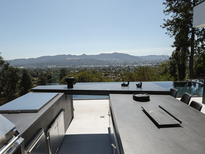 Bromo Dekton 8mm in an outdoor setting