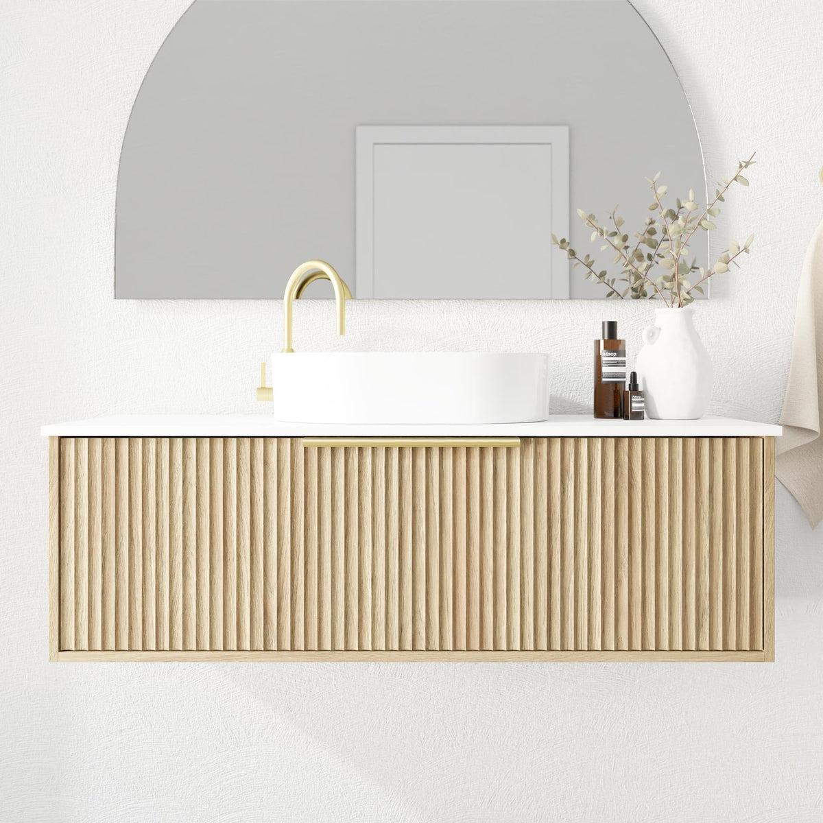 Marquis Cove Vanity – Moulded Top - Cove Closeup