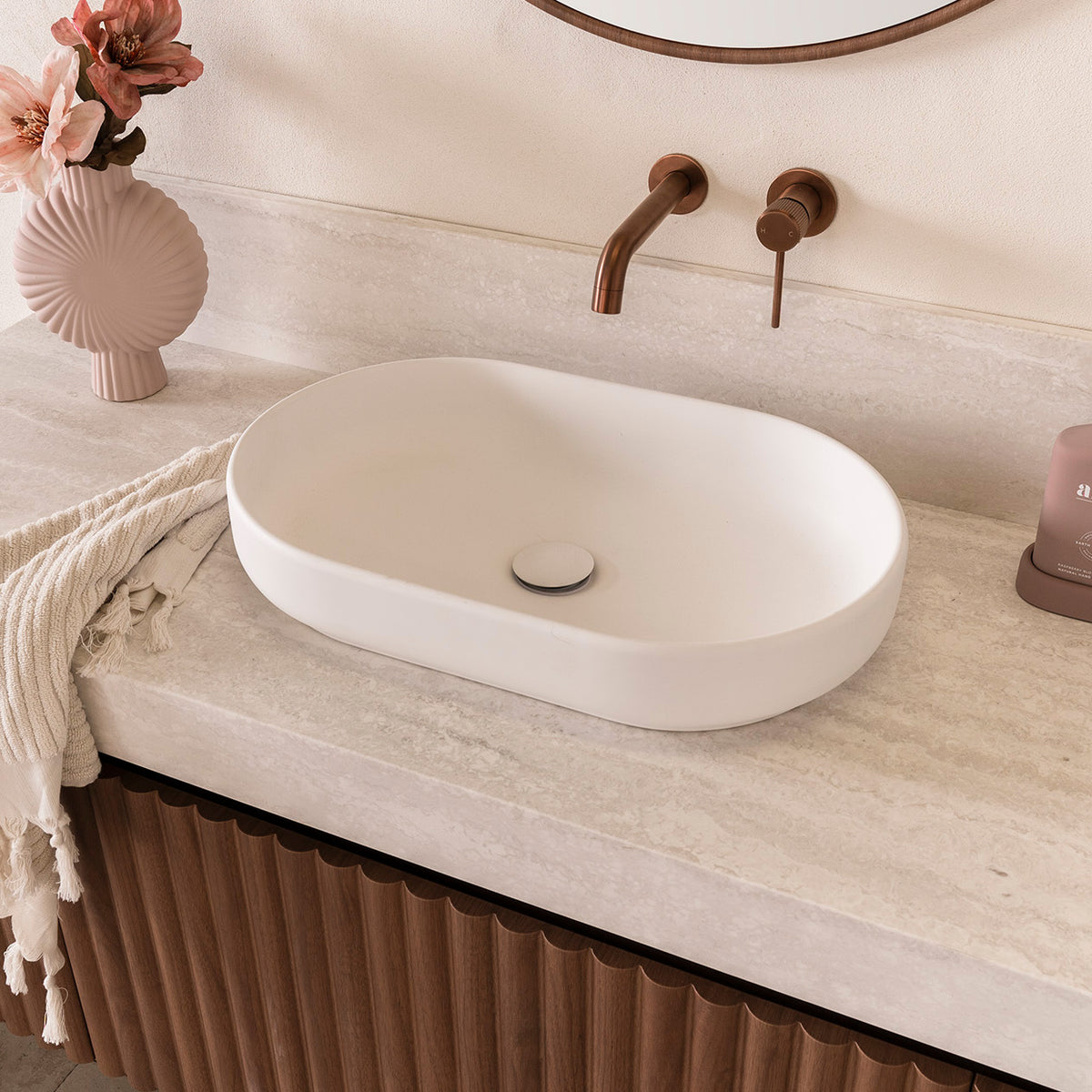 Marilyn Basin - Gloss White - bathroom lifestyle