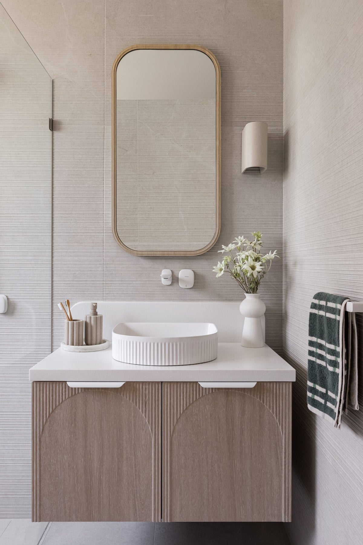 Nuage Hand Towel Rail lifestyle