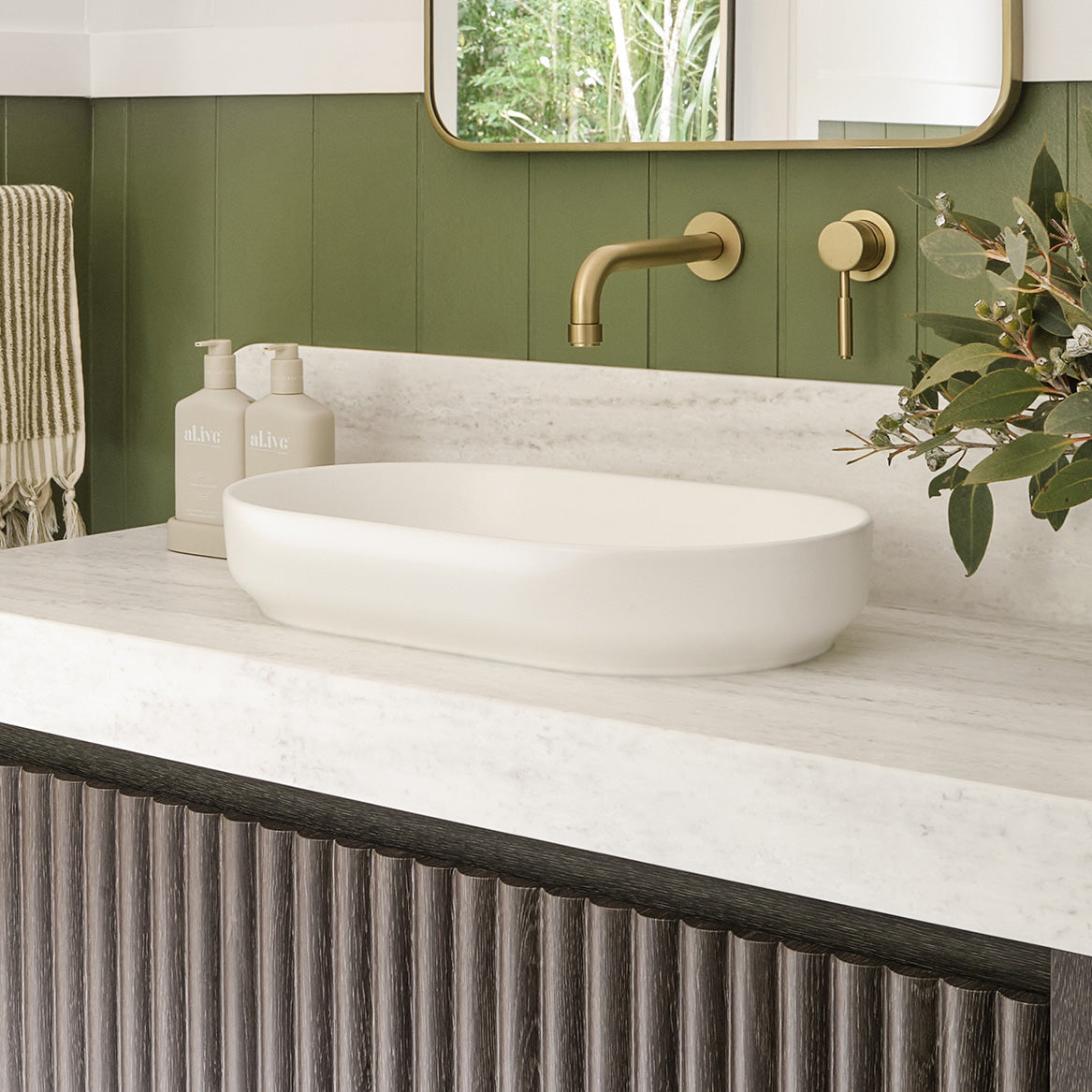 Marilyn Basin - Gloss White - bathroom lifestyle