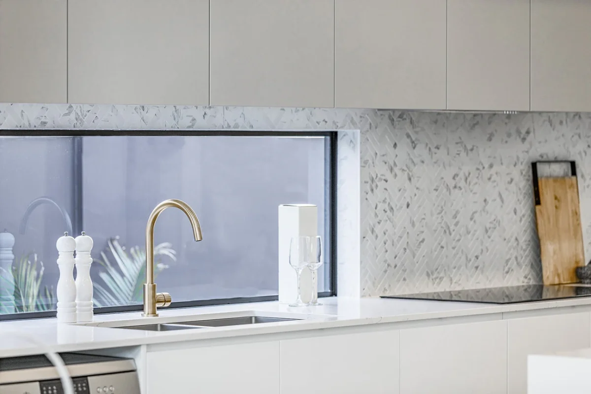 Round Gooseneck Kitchen Mixer Tap with Pinless Handle - Image 11