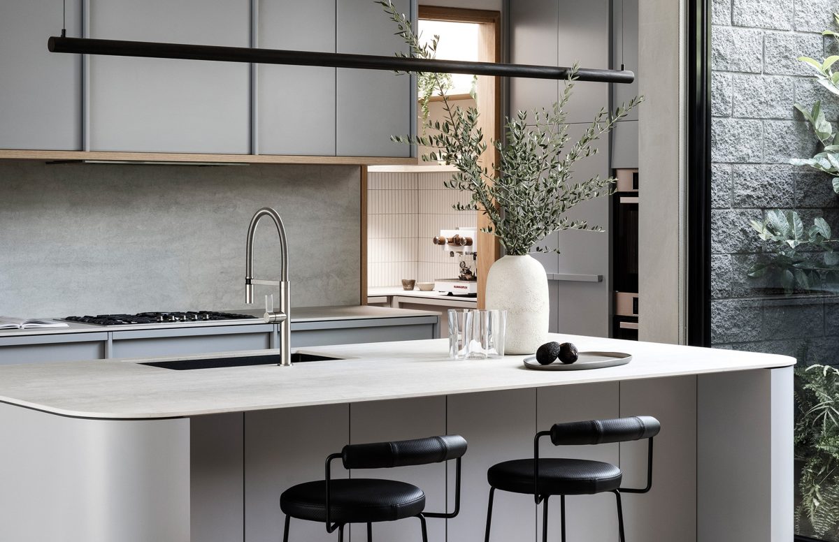 Prize Flexible Coil Sink Mixer 220mm – Lead Free - Image 9